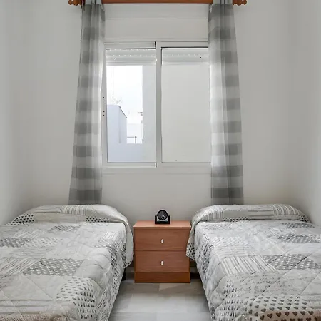 Tomy - Solo Familias Apartment
